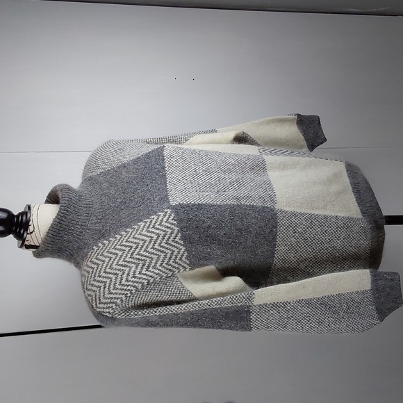 Erika- Gray & Off White Silk / Angora Sweater Checker SOFT Neutral Sz.Medium - Picture 4 of 7